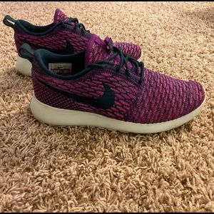 Nike Rosche tennis shoes